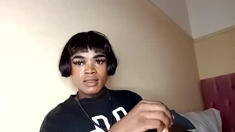 Lucile Carrie online show from October 2025 07:54:02 AM