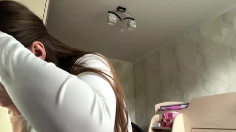 Snapshot of lucindascercy chatting on June 2026 06:14:01 AM Maya online show from June 2026 06:14:01 AM