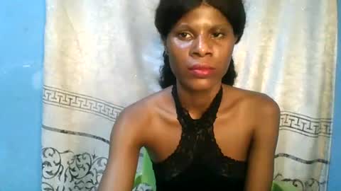 Snapshot of luckymadequeen chatting on June 2026 01:21:01 AM Gloria online show from June 2026 01:21:01 AM
