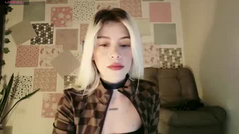 luckysapphire777 online show from June 2026 12:39:01 PM