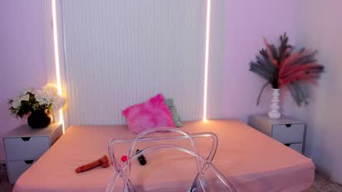 Lucy Wold online show from June 2026 07:40:02 PM