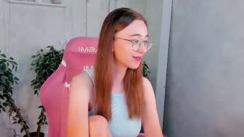 Snapshot of lucyy_green chatting on June 2026 01:05:02 AM Lucy online show from June 2026 01:05:02 AM