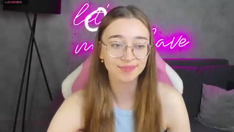 Snapshot of lucyy_green chatting on June 2026 01:00:02 AM Lucy online show from June 2026 01:00:02 AM