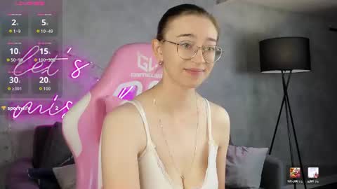 Snapshot of lucyy_green chatting on July 2026 12:46:01 AM Lucy online show from July 2026 12:46:01 AM