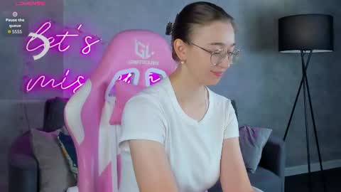 Snapshot of lucyy_green chatting on July 2026 12:48:01 AM Lucy online show from July 2026 12:48:01 AM