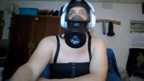 Snapshot of luis2423 chatting on May 2026 10:37:01 PM A slave to the mistress.. un esclavo para las amas dominantes. online show from May 2026 10:37:01 PM