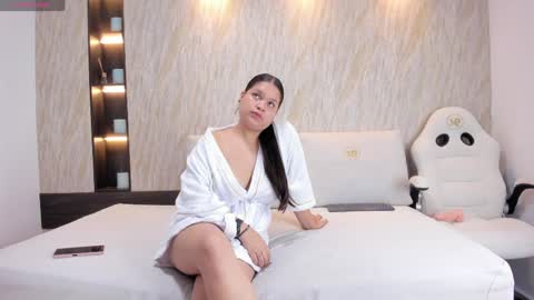 Snapshot of luisa_owen chatting on April 2026 01:55:02 PM Luisa online show from April 2026 01:55:02 PM