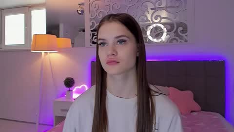 LuisaClover online show from March 2026 12:16:01 PM