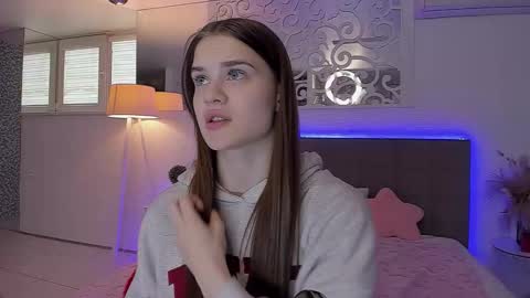 LuisaClover online show from April 2026 12:26:02 PM