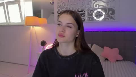 LuisaClover online show from July 2026 12:23:01 PM