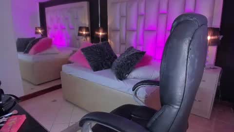 Snapshot of luisajonnes_ chatting on June 2026 03:49:02 PM Luisa online show from June 2026 03:49:02 PM