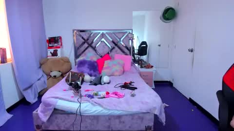 luna_analya online show from April 2026 02:06:02 PM