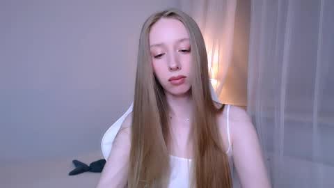 Luna online show from April 2026 10:47:01 PM