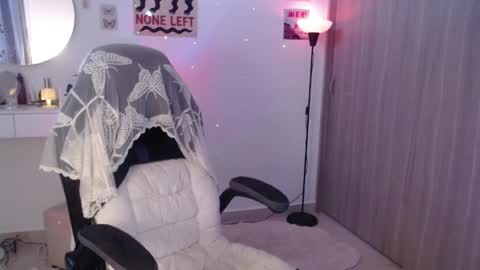 Luna online show from April 2026 12:20:02 PM