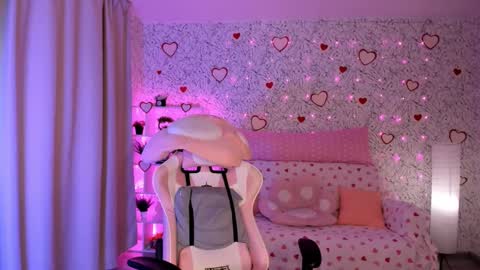 Snapshot of luna_moran chatting on February 2025 06:45:01 AM Lina online show from February 2025 06:45:01 AM