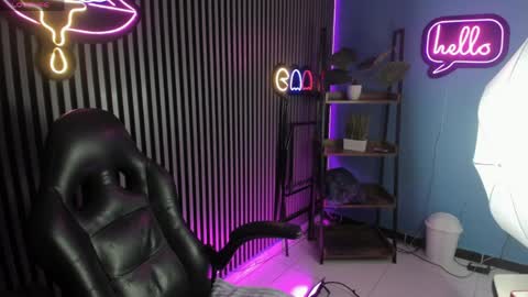 Luna Rosse  online show from April 2026 12:21:01 PM