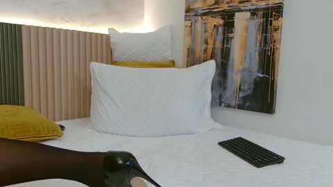 luna_valle online show from April 2026 08:20:02 PM