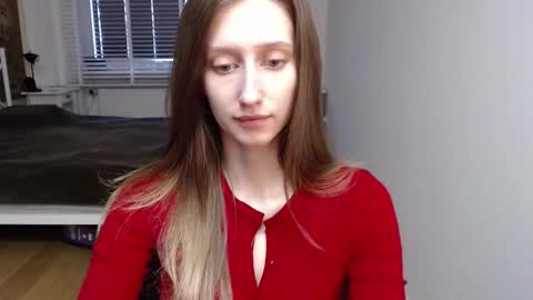 L U N A  online show from April 2026 12:51:02 PM