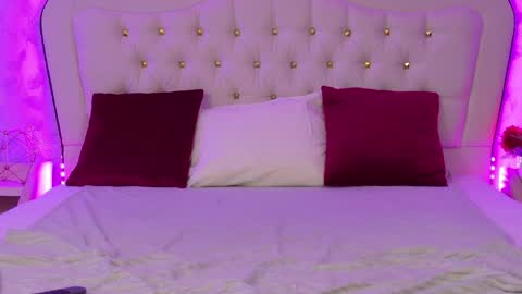 lunababe_ online show from March 2026 11:21:01 AM