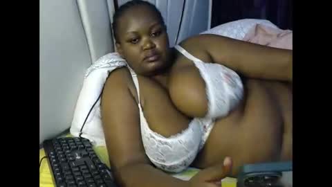 lunabloom01 online show from May 2026 11:12:02 PM