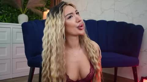 Snapshot of lunacharm_ chatting on April 2026 04:40:01 AM Luna online show from April 2026 04:40:01 AM