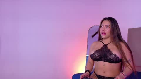 lunacruz_ online show from July 2026 10:53:01 AM