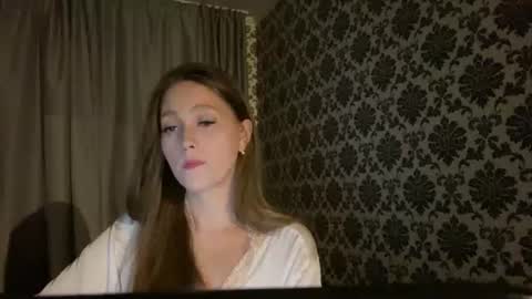 lunafeather online show from June 2026 10:01:02 PM