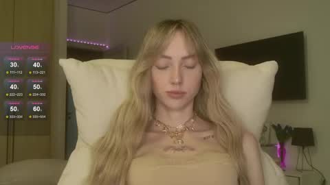 Luna online show from April 2026 11:08:02 PM