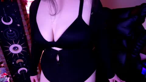 Luna online show from April 2026 03:37:01 AM