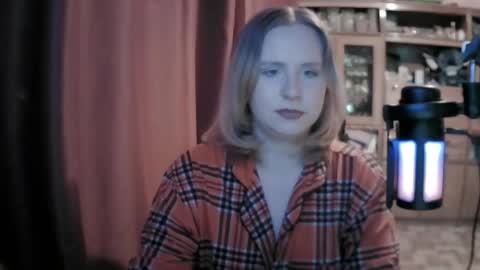 lunamystique_ online show from May 2026 06:04:01 PM