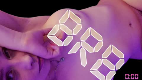 Luna online show from January 2025 10:55:01 PM