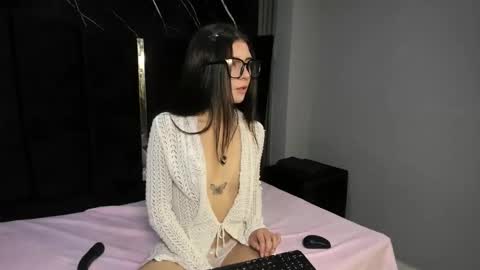 LunaSmithyl online show from February 2026 02:29:01 PM