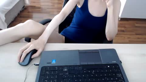 Snapshot of lunavibe_ chatting on July 2026 12:00:02 PM lunavibe_ online show from July 2026 12:00:02 PM