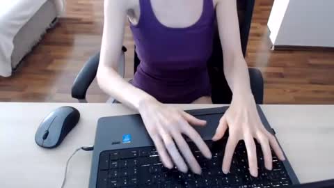 Snapshot of lunavibe_ chatting on July 2026 12:10:01 PM lunavibe_ online show from July 2026 12:10:01 PM