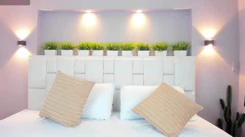 L U N N A online show from December 2025 04:18:02 AM