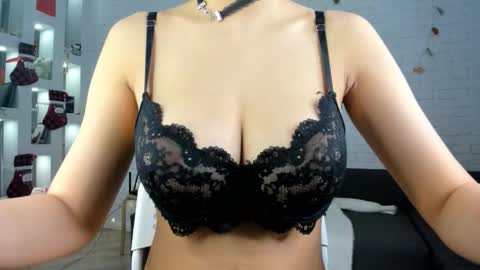 Yuna online show from December 2025 12:17:01 AM