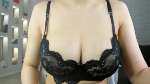 Yuna online show from April 2026 04:45:02 PM