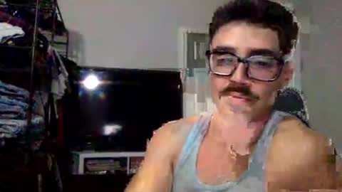 luvrboy77 online show from June 2026 10:47:02 PM