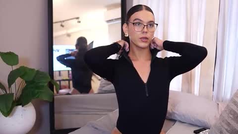 Luxa  online show from April 2026 12:49:01 PM