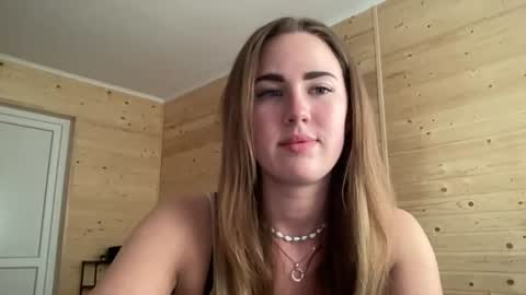 Snapshot of luxie_queen chatting on June 2026 02:21:02 PM Katie online show from June 2026 02:21:02 PM