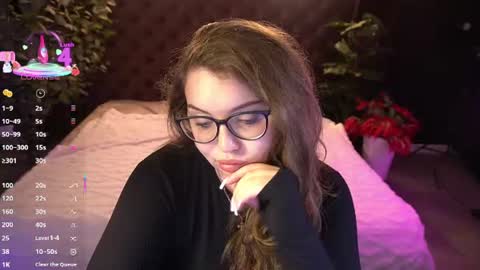 Snapshot of luxsopphia_ chatting on June 2026 12:53:02 PM luxsopphia_ online show from June 2026 12:53:02 PM