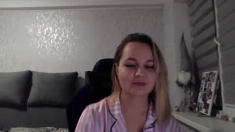 Snapshot of lyeeu25 chatting on December 2025 11:54:01 PM Tina online show from December 2025 11:54:01 PM