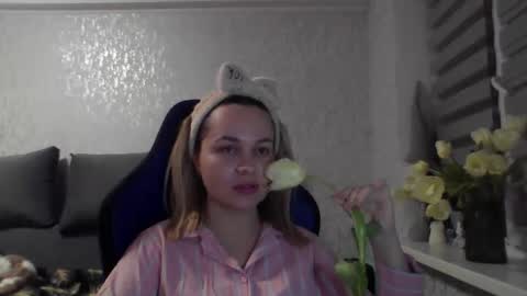 Snapshot of lyeeu25 chatting on March 2026 09:09:02 PM Tina online show from March 2026 09:09:02 PM