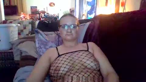 Snapshot of lynds87 chatting on February 2026 08:35:01 PM lynds87 online show from February 2026 08:35:01 PM
