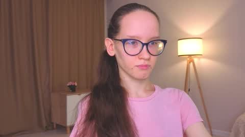 Sara online show from December 2025 04:03:02 PM