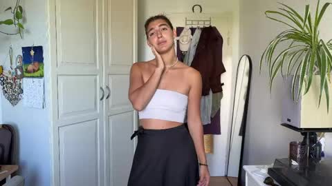  LYNN  online show from May 2026 07:24:01 AM