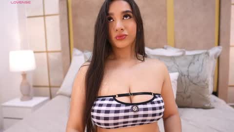Snapshot of lyrabellini chatting on June 2026 10:47:01 AM online show from June 2026 10:47:01 AM