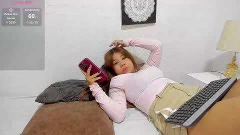 Mila online show from November 2025 04:22:02 PM