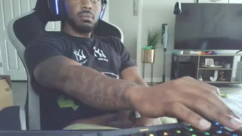 madevonte online show from April 2026 07:00:01 PM