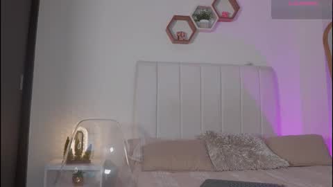 Valentina   1030   530  -  online show from November 2025 05:07:01 AM